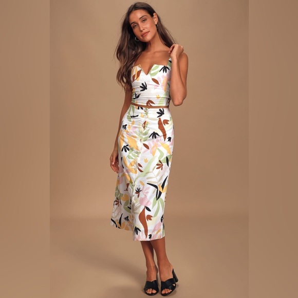 Floral Cropped Tank Top - Picture 4 of 4